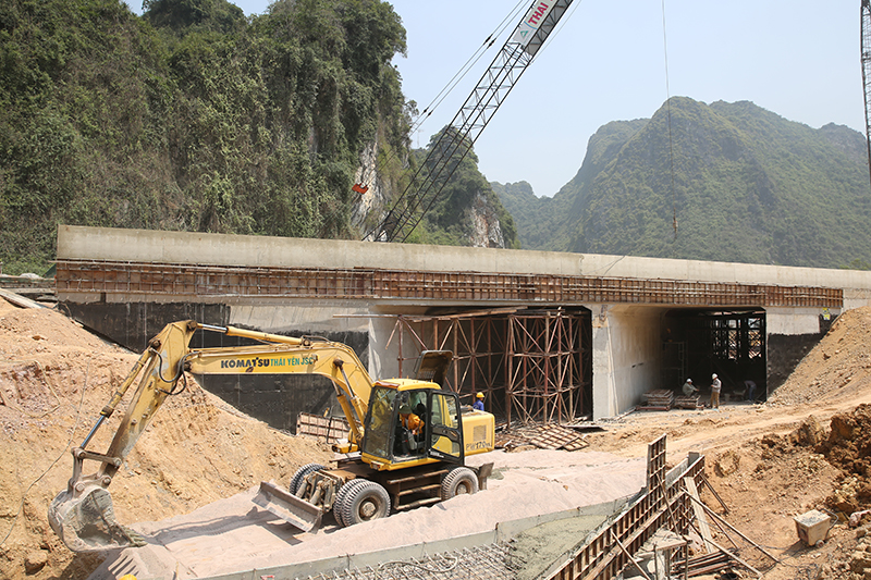 Bất động sản Vuông | Tháng 4 trên công trường thi công cao tốc Hạ Long – Vân Đồn