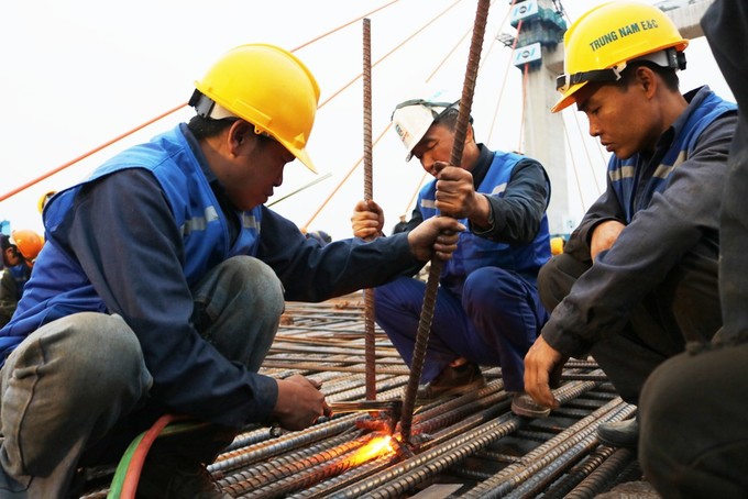 Bất động sản Vuông | Công trường cây cầu hơn 7.000 tỷ nối Quảng Ninh và Hải Phòng