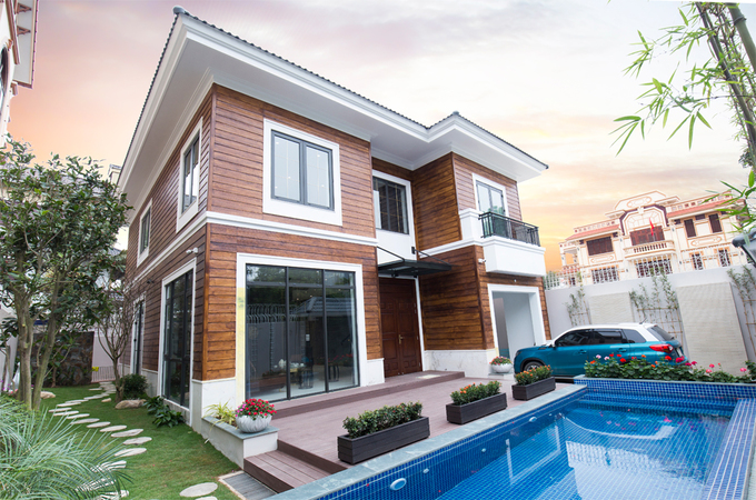 Bất động sản Vuông | Những cánh cửa bí mật trong biệt thự ốp gỗ ở Hải Dương