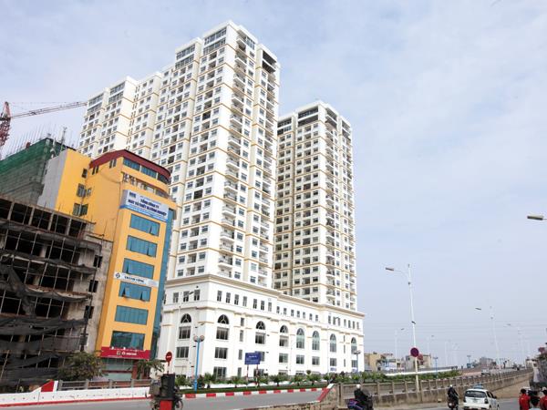 Hà Nội “bêu” tên 43 chung cư, cao ốc vi phạm trật tự xây dựng