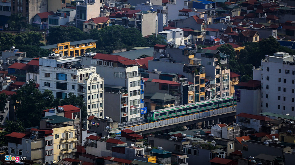 Bất động sản Vuông | Đoàn tàu chính thức tuyến Cát Linh - Hà Đông (Hà Nội) đã được vận hành chạy thử nghiệm trên đường ray trước thời điểm đưa vào khai thác thương mại.