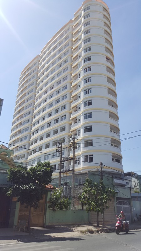 TP.HCM: Truy nã chủ đầu tư dự án Long Phụng Residence ôm tiền bỏ trốn nhiều năm liền - Ảnh 1.