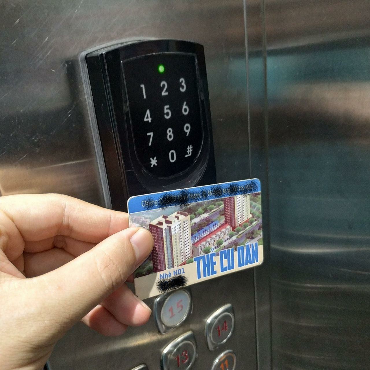 Bất động sản Vuông | Chủ đầu tư không được ép cư dân đóng phí làm thẻ từ đi thang máy