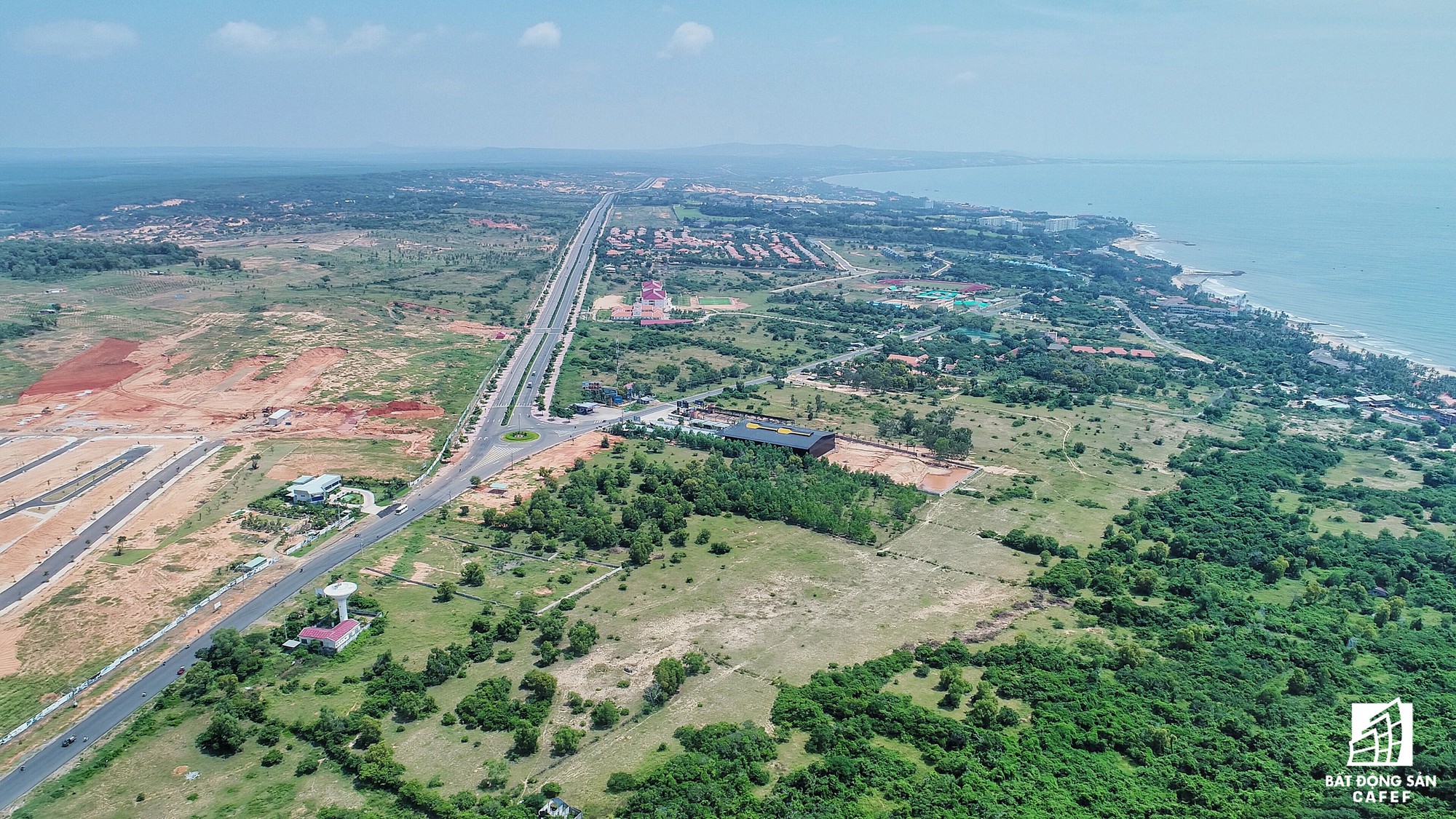 Quy hoạch thành khu du lịch quốc gia, dải ven biển này đang đón dòng vốn hàng tỷ USD, giá đất tăng chóng mặt - Ảnh 3.