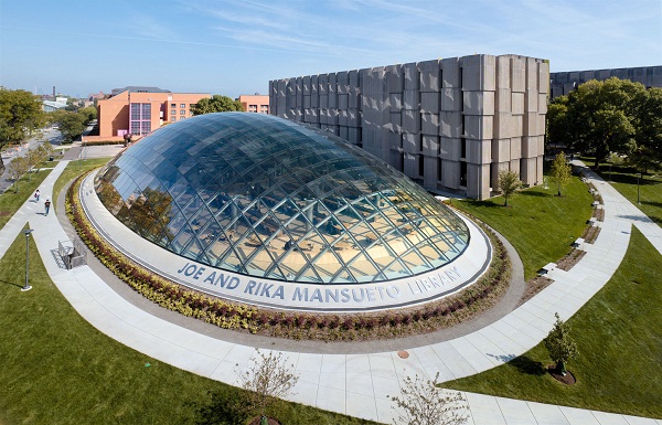 Thư viện vòm kính khổng lồ tại Chicago