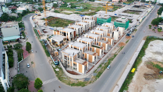 2 khu biệt thự 100 tỉ đồng mỗi căn của giới siêu giàu khu Đông Sài Gòn - Ảnh 1.