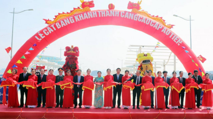 cảng tàu khách quốc tế Ao Tiên