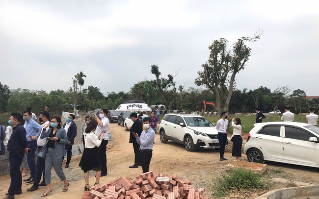 Bất động sản Vuông | Ảnh hưởng của dịch Covid-19: Người lo lắng thì gửi tiền ngân hàng, người lạc quan hơn vẫn mua đất