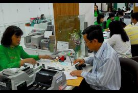 Lãi suất ‘nhảy múa’ khi siết van tín dụng bất động sản