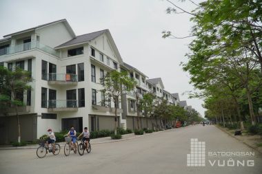 Bán Liền Kề Geleximco Khu C Hướng Tây Bắc Mặt Tiền Đường 13,5m Diện Tích 80m² Xây Thô Hoàn Thiện Mặt Ngoài