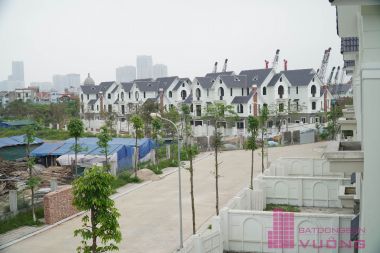 Bán Nhà Liền Kề Geleximco Khu D Hướng Đông Nam, Đường 13.5m, Rộng 120m2, Xây Thô Hoàn Thiện Mặt Ngoài