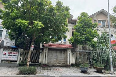 BÁN BIỆT THỰ KĐT VĂN PHÚ: DIỆN TÍCH 205M2, MẶT TIỀN 9.2M HƯỚNG TÂY BẮC