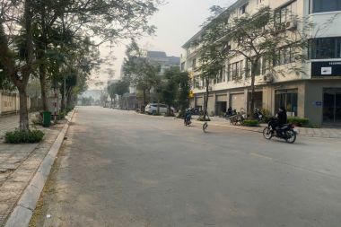 BÁN LIỀN KỀ LÔ C9 KĐT GELEXIMCO: DIỆN TÍCH 95M2, MẶT TIỀN 5M HƯỚNG TÂY BẮC NHÀ ĐÃ HOÀN THIỆN ĐẸP, ĐƯỜNG RỘNG TRỤC CHÍNH KINH DOANH SẦM UẤT