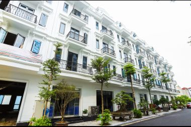 BÁN LIỀN KỀ LÔ TT4 KĐT KIẾN HƯNG LUXURY: DIỆN TÍCH 74.9M2, LÔ GÓC 2 MẶT TIỀN HƯỚNG TÂY BẮC, TÂY NAM