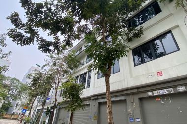 BÁN LIỀN KỀ LÔ C47 KĐT GELEXIMCO: DIỆN TÍCH 80M2, MẶT TIỀN 4M HƯỚNG TÂY NAM. VỊ TRÍ DỄ TIẾP CẬN, 200M RA ĐƯỜNG LÊ TRỌNG TẤN
