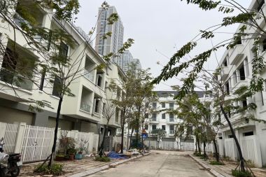 BÁN NHÀ LIỀN KỀ LÔ B10 KĐT GELEXIMCO: DIỆN TÍCH 90M2, MẶT TIỀN 6M HƯỚNG TÂY BẮC MẶT ĐƯỜNG TRỤC CHÍNH KHU B MỚI DỄ TIẾP CẬN