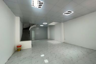 CHO THUÊ NHÀ LIỀN KỀ CÓ SÂN VƯỜN KHU D KĐT GELEXIMCO: DIỆN TÍCH 120M2, MẶT TIỀN 6M HƯỚNG TÂY BẮC NHÀ ĐÃ HOÀN THIỆN CƠ BẢN ĐIỆN NƯỚC, TRẦN TƯỜNG SÀN PHÙ HỢP THUÊ LÀM VĂN PHÒNG, KHO HÀNG, KINH DOANH