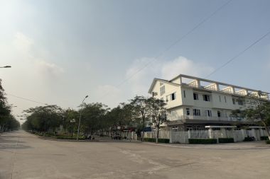 Bán liền kề Geleximco Khu D lô D9 hướng Tây Nam diện tích 120 m2 mặt tiền 6m, lô đầu đốc ngay sát đường Lê Trọng Tấn tiện giao thông, vừa ở vừa làm Vp Công Ty