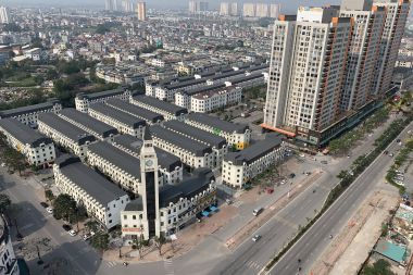 Bán liền kề Văn Phú Hà Đông hướng Bắc mặt tiền 4,5m, diện tích 90 m2, xây 4 tầng, có gara để xe riêng và sân sau