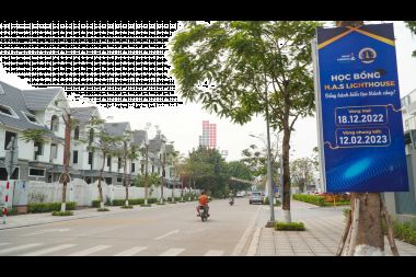 Bán liền kề Geleximco khu C lô C19 hướng Tây Nam mặt quay chính sang chung cư, mặt sau thoáng hướng ra trường mầm non