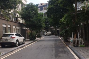  bán nhà liền lề Văn Phú khu V5 V6 hoàn thiện đẹp, diện tích 75 m2 mặt tiền 5m hướng Đông Bắc